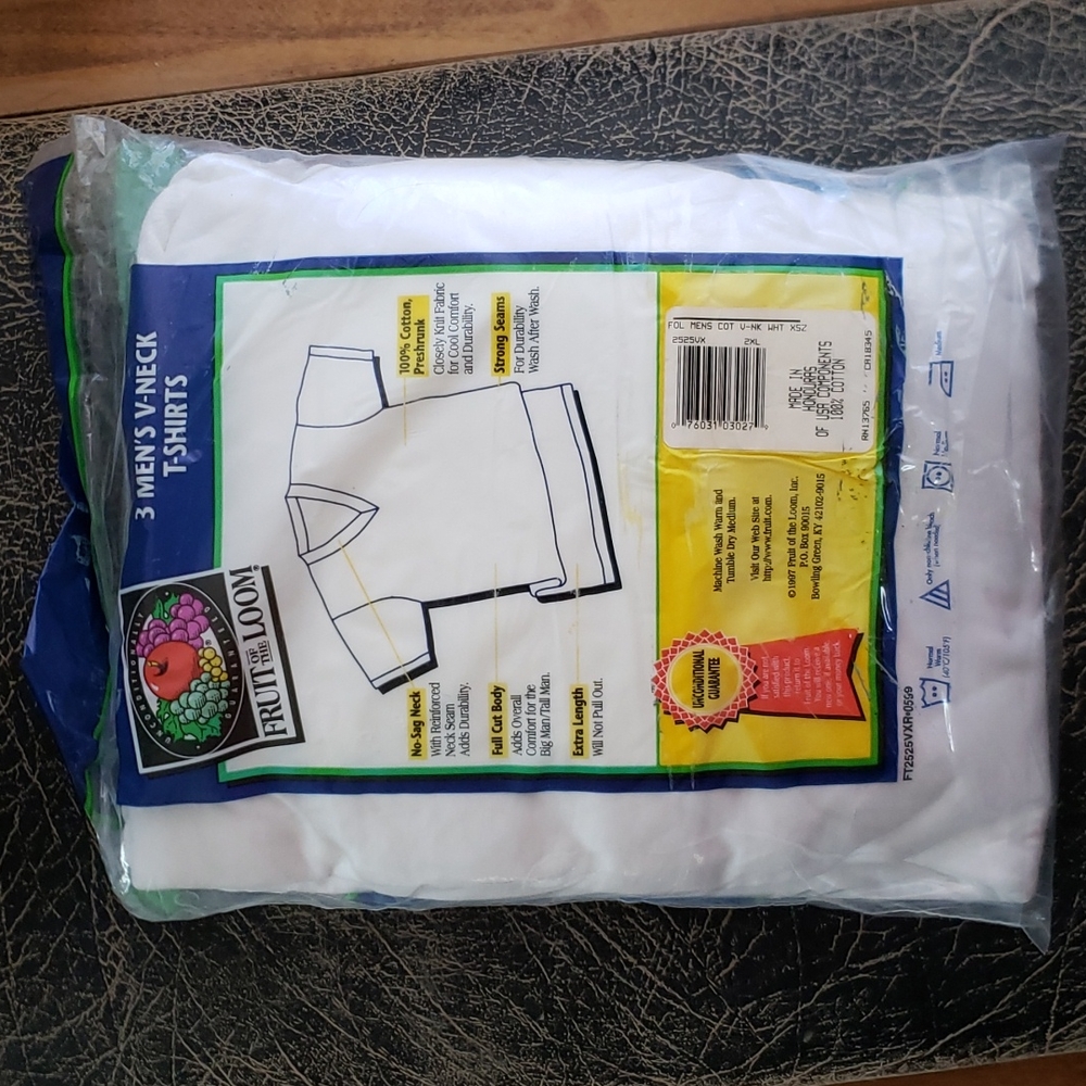 New Mens V-Neck short sleeve white t-shirts 3 pack 100% cotton 2XL Big and tall - Picture 2 of 3